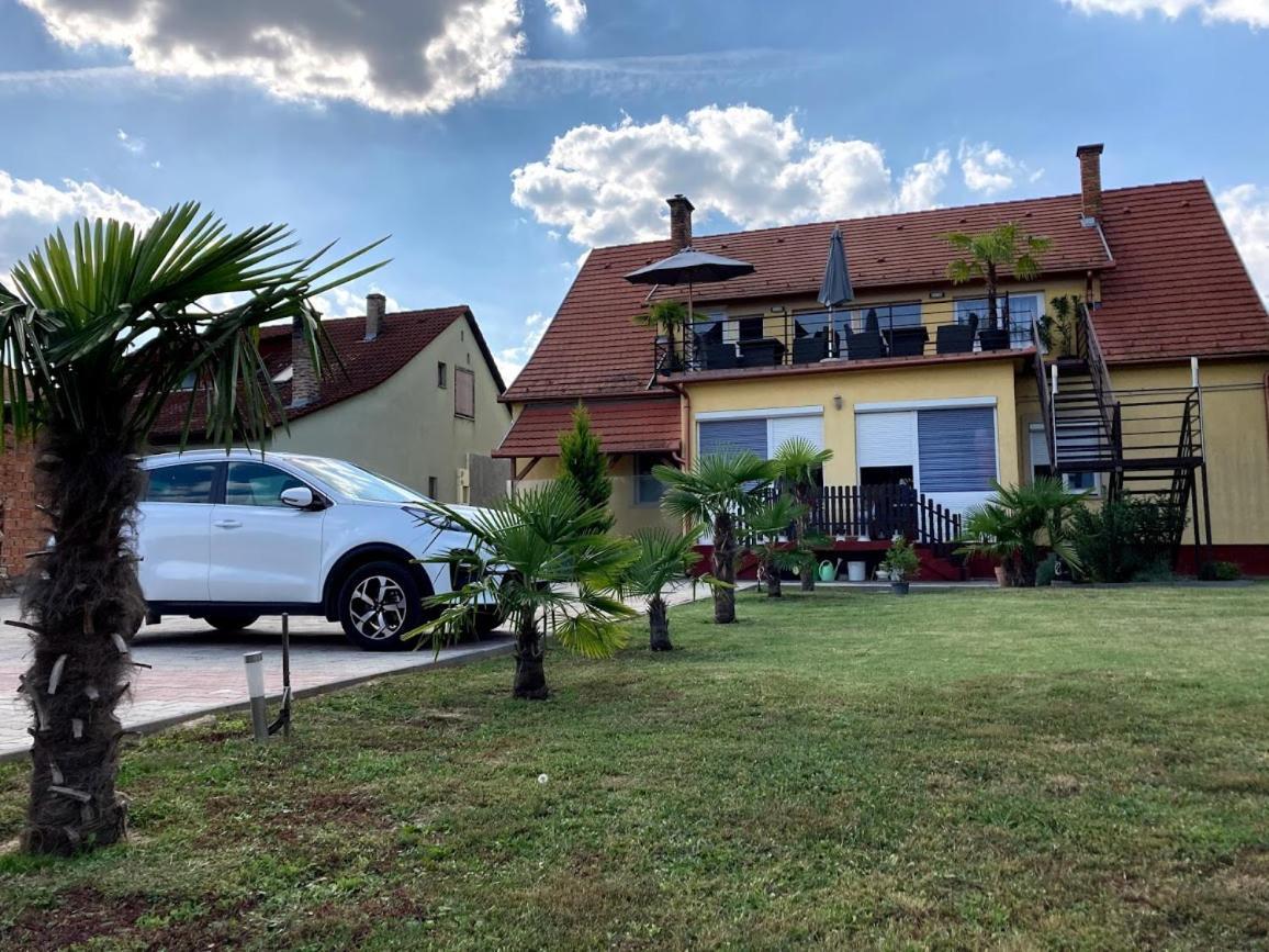 Roze Vendeghaz Hotel Villány Екстериор снимка