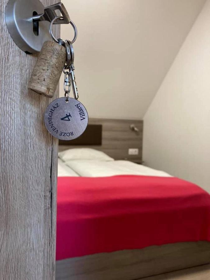 Roze Vendeghaz Hotel Villány Екстериор снимка