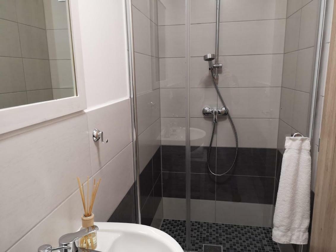 Roze Vendeghaz Hotel Villány Екстериор снимка