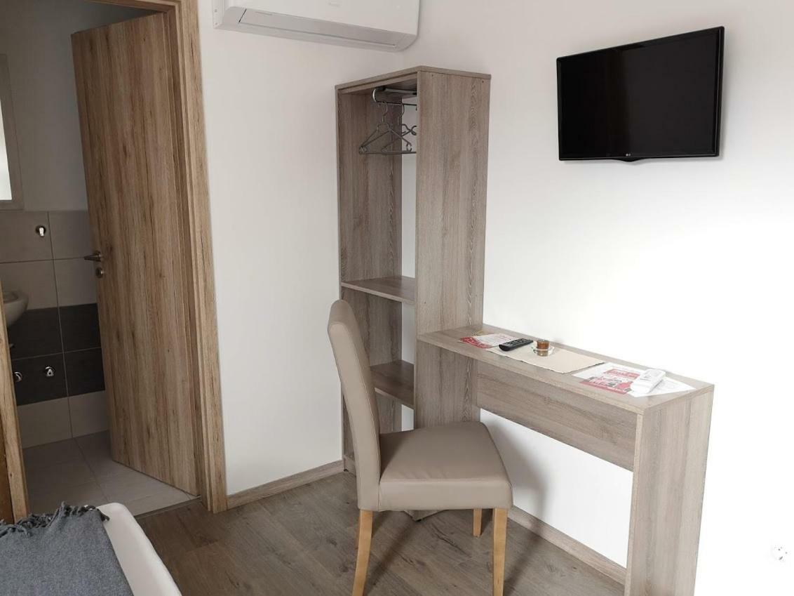 Roze Vendeghaz Hotel Villány Екстериор снимка
