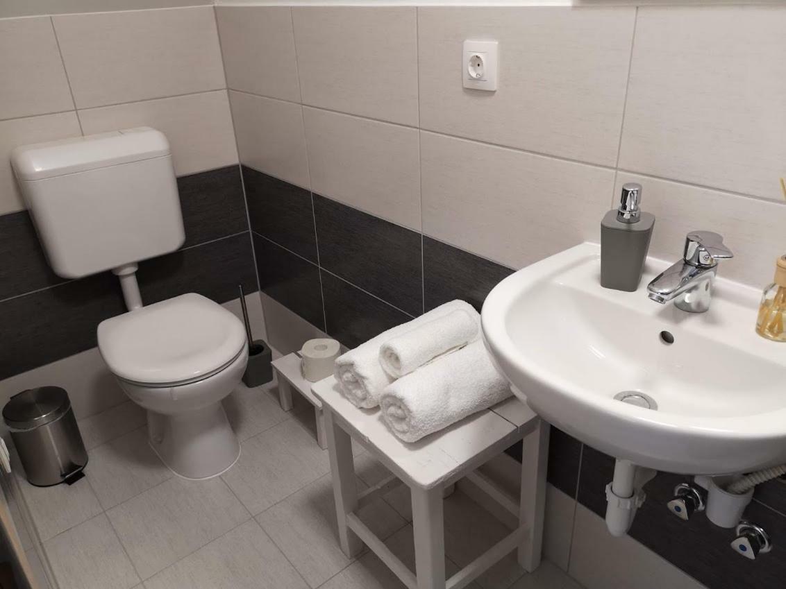 Roze Vendeghaz Hotel Villány Екстериор снимка